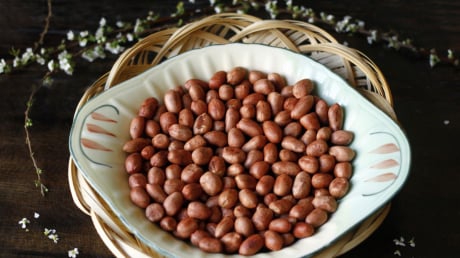 3 bước rang lạc giòn thơm, để lâu không ỉu, không bị hôi dầu