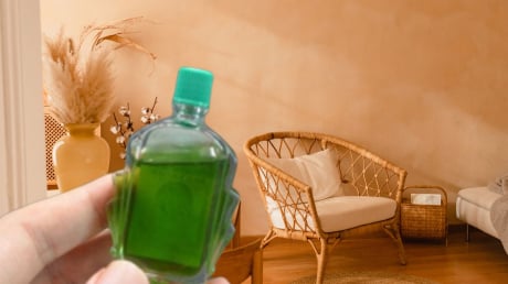 Ít ai biết: Lọ dầu gió đã hết đừng vội bỏ, đặt ở 5 vị trí này sẽ rất hữu ích