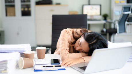 Burnout văn phòng và hành trình tìm lại sự cân bằng của người trẻ