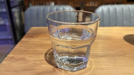 Lời khuyên cho những nhà thường xuyên uống nước đun sôi để nguội