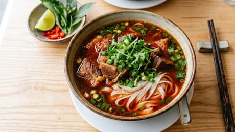 Cách nấu phở bò sốt vang kiểu Hà Nội chuẩn vị
