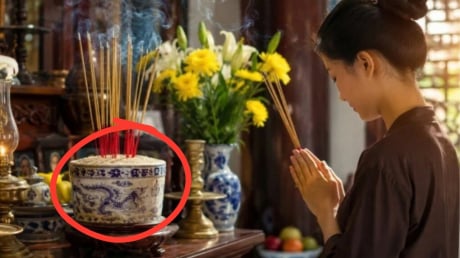 Bàn thờ nên thờ 1 hay 3 bát hương thì chuẩn nhất?