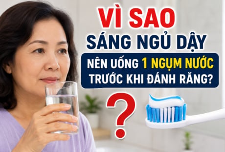 Vì sao sáng ngủ dậy nên uống 1 ngụm nước trước khi đánh răng?