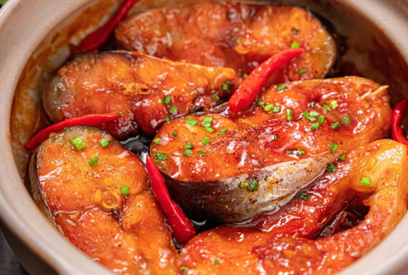 Kho cá chỉ bỏ muối, mắm thôi chưa đủ: Thả thêm thứ này vào cá hết sạch mùi tanh