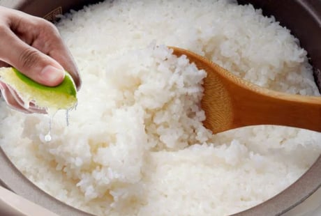 Vắt chanh vào nồi cơm: Mẹo hay mang đến lợi ích bắt ngờ, ít người biết