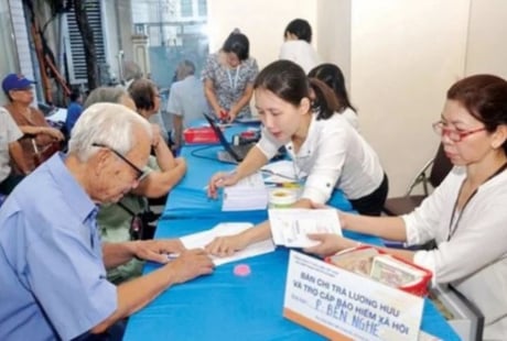 Từ 1/7/2025, 3 đối tượng sau đây sẽ bị tạm dừng chi trả lương hưu, trợ cấp BHXH hàng tháng