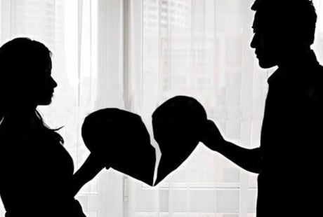 Đàn ông ngoại tình thường có 7 dấu hiệu này