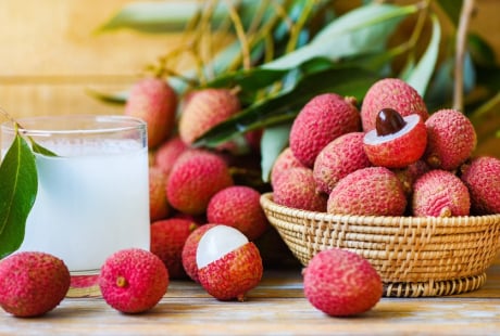 Bí quyết ăn vải thả ga không bị nóng, không mọc mụn