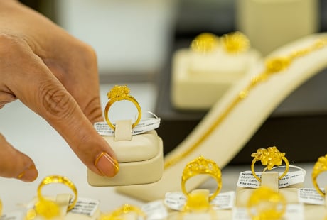 Bảng giá vàng 9999 24K 18K SJC DOJI PNJ hôm nay 13/6/2025