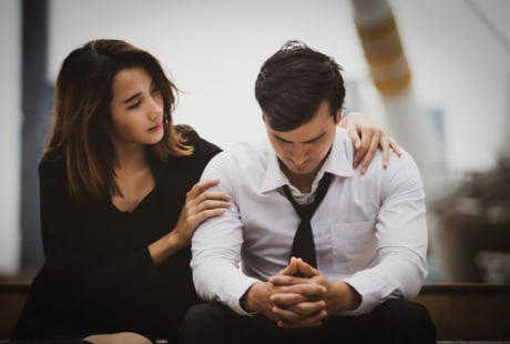 3 thời điểm bạn không nên để người đàn ông của bạn một mình