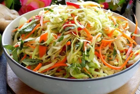 Cách làm dưa bắp cải đơn giản mà ngon, giòn, lại rất đẹp mắt