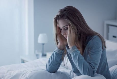Mẹo hay đơn giản trị mất ngủ với gừng và đá viên
