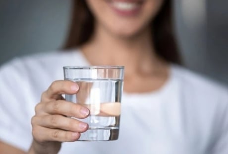 Có 2 thời điển không nên uống nước, kẻo đường huyết tăng cao