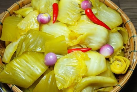 Mẹo muối dưa cải ăn Tết, 2 ngày ăn được, dưa vàng giòn, để lâu không nổi váng