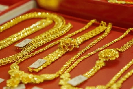 Giá vàng hôm nay 15/2/2026: SJC tăng 2 triệu, vượt mốc quan trọng