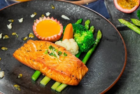 Cách làm cá hồi sốt chanh leo ngon cực phẩm