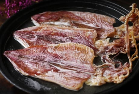 Ngâm mực khô trong loại nước này rồi đem nướng, mực thơm ngọt, không bị khô cứng