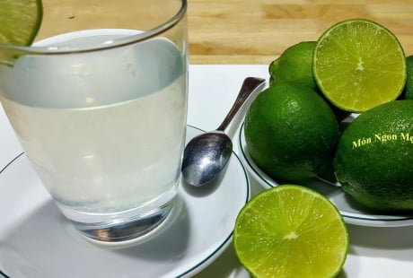 Người mắc 1 trong 5 bệnh này tuyệt đối không uống nước chanh muối ấm