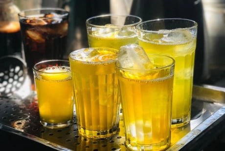 5 nhóm người không nên uống trà đá