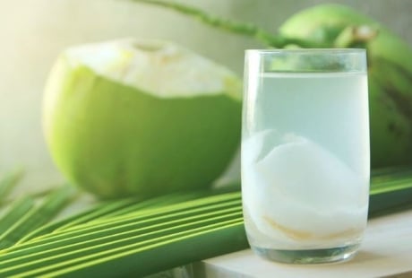4 kiểu người không nên uống nước dừa