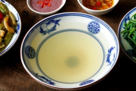 Dùng nước luộc rau làm canh: Nên hay không nên?
