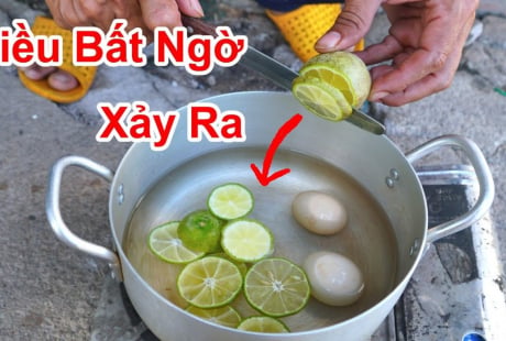 Tại sao nên cho vài lát chanh tươi vào nồi luộc trứng?