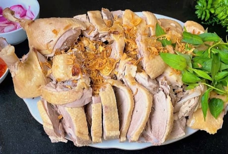 Luộc vịt đừng chỉ thả gừng hay sả: Bỏ thêm thứ này vào món ăn hết sạch mùi tanh, cực phẩm