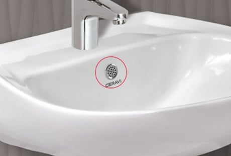 Vì sao bồn rửa mặt luôn có một lỗ nhỏ gần vòi nước?