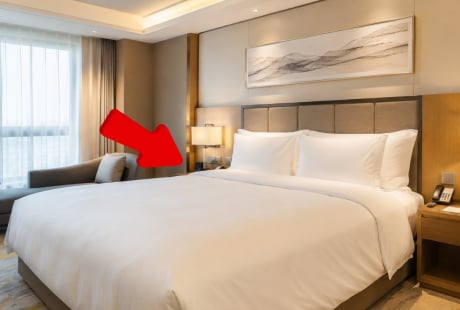 Tại sao khách sạn thường thích sử dụng ga, chăn, gối màu trắng tinh?