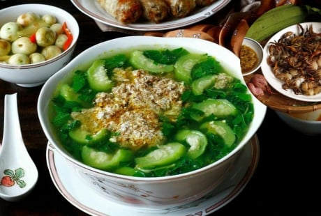 Vì sao dùng cua giã tay nấu canh ngon hơn dùng cua xay?