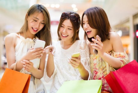 Thói quen chữa lành của Gen Z: Từ tự thưởng đến nợ nần tài chính