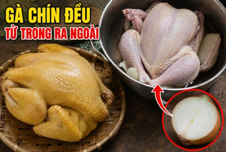Luộc gà không cần nước, cho nửa củ này vào nồi gà chín đều từ trong ra ngoài