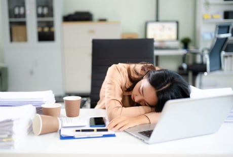 Burnout văn phòng và hành trình tìm lại sự cân bằng của người trẻ