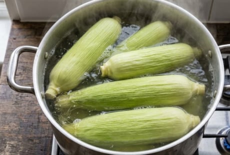 Mẹo luộc ngô mềm ngọt, không cần thêm đường