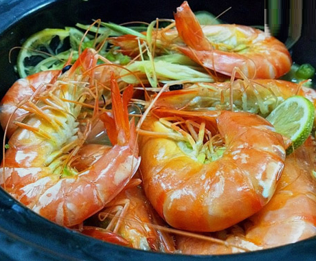 Luộc tôm xưa rồi, đầu bếp nói: Đổ bia vào hấp mới chuẩn bài, tôm ngọt đậm đà hơn gấp đôi