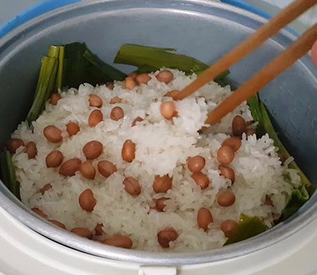 Nấu xôi đừng vội bỏ luôn gạo vào nước: Làm thêm bước sau món xôi nhanh chín, mềm dẻo ăn không ngán