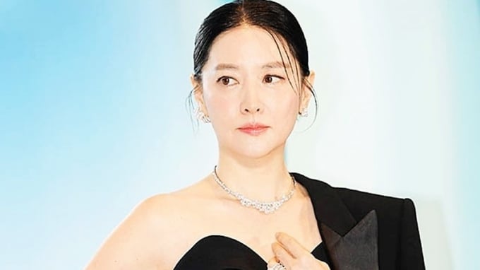 Điểm danh  những kiểu áo phụ nữ sau 50 nên cân nhắc loại bỏ khỏi tủ đồ