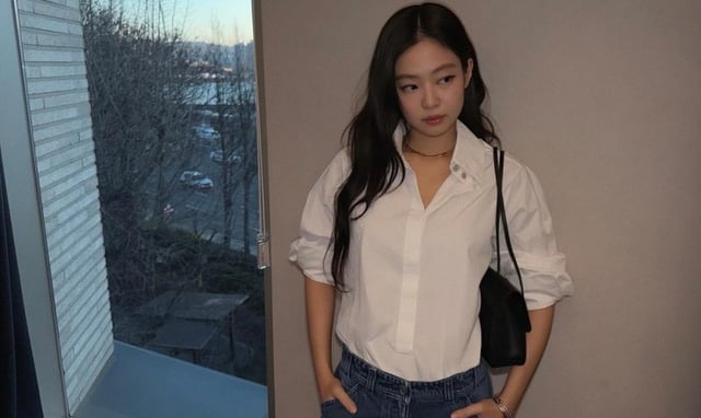 Jennie chẳng có đôi chân dài nhưng mặc gì cũng sang chảnh
