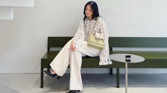 Quần vải trở thành lựa chọn linh hoạt trong phong cách công sở và dạo phố