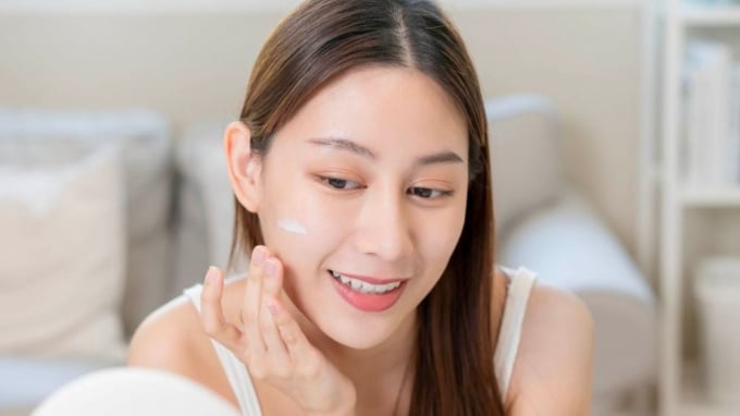 Chăm bôi kem chống nắng nhưng da vẫn sạm màu? 5 sai lầm khiến công sức dưỡng da trở nên kém hiệu quả