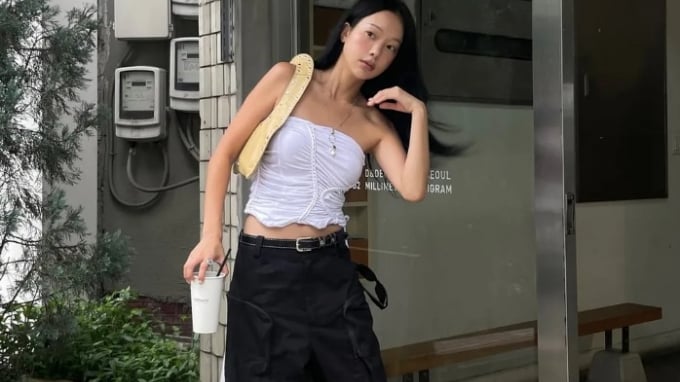 4 cách phối áo ống giúp phong cách mùa hè thêm cuốn hút và thời thượng