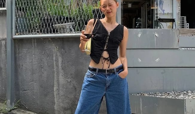 4 cách phối quần đùi denim vừa trẻ trung vừa sành điệu, mặc suốt mùa Hè vẫn không lo lỗi mốt