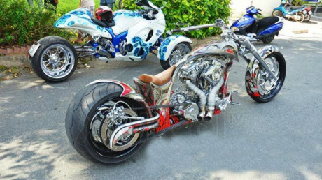 Chủ nhân những chiếc Chopper hay V-Rex cũng mượn nghệ thuật này để tăng sự độc đáo và hầm hố cho xe của mình.