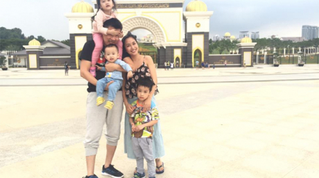 Gia đình Ốc Thanh Vân hạnh phúc tận hưởng chuyến du lịch hè tại Malaysia.